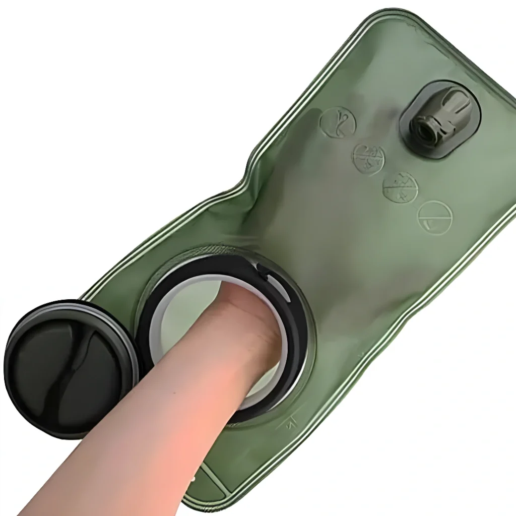 Easy to clean water bladder with wide refill point