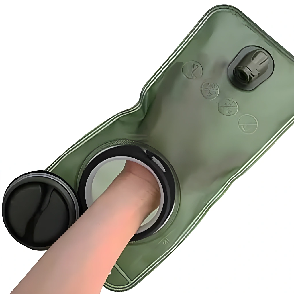 Easy to clean water bladder with wide refill point