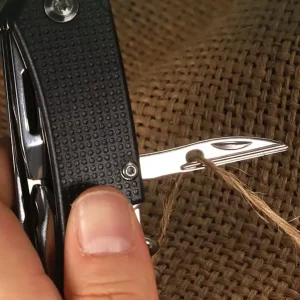 marlin spike threading a piece of rope through a loop