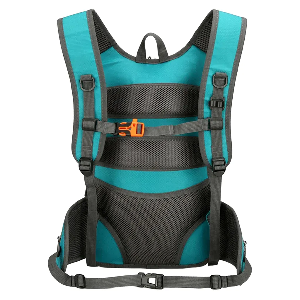 back view of 20 liter backpack for day hikes