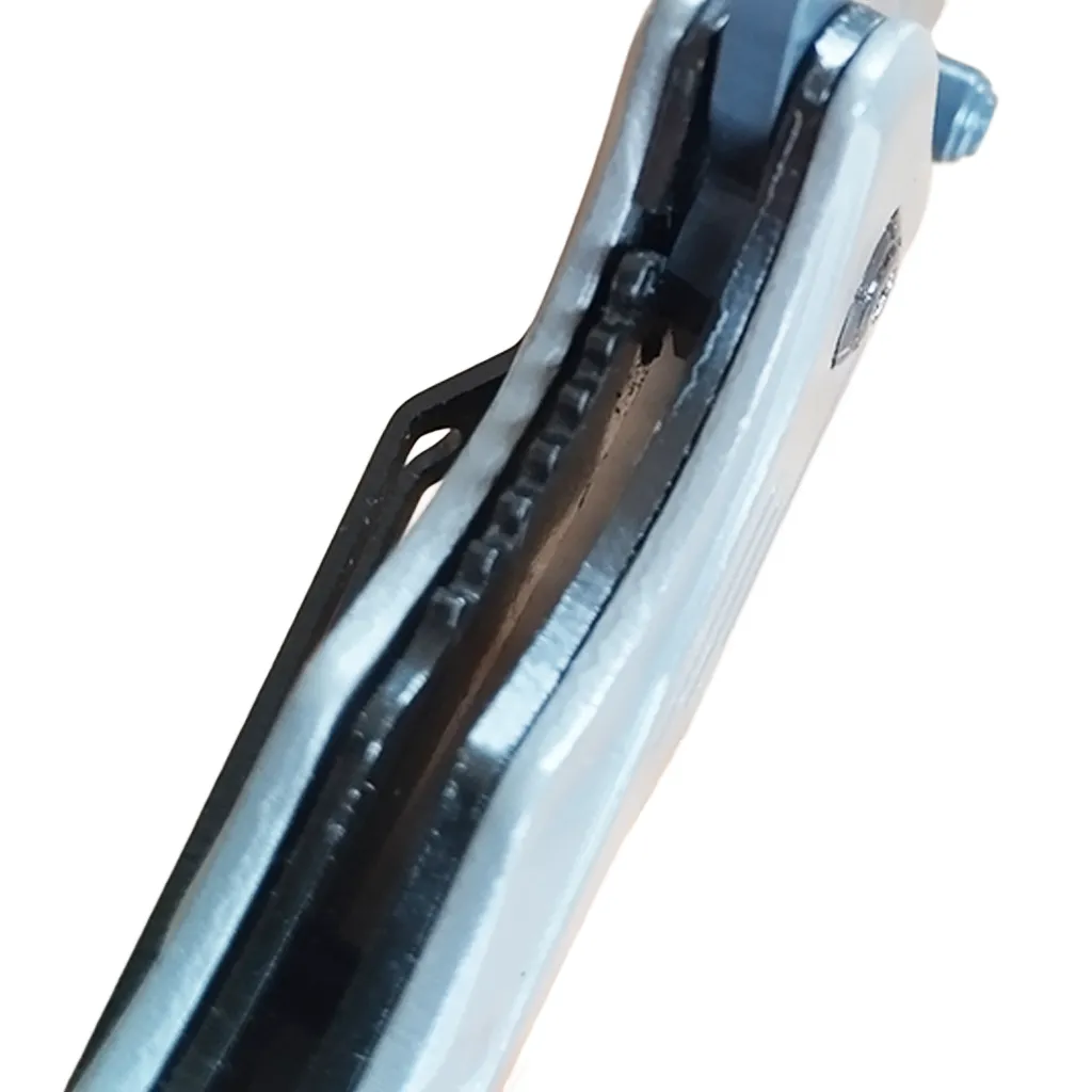 folding knife locking mech zoomed